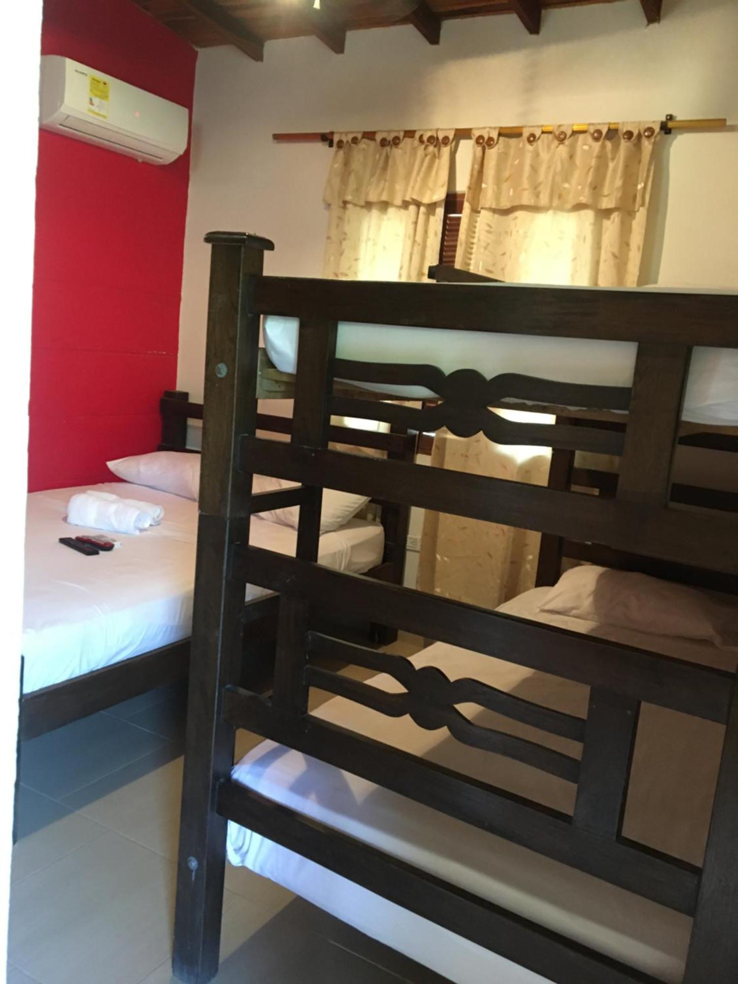 Hostal Los Wichos Минка Екстериор снимка