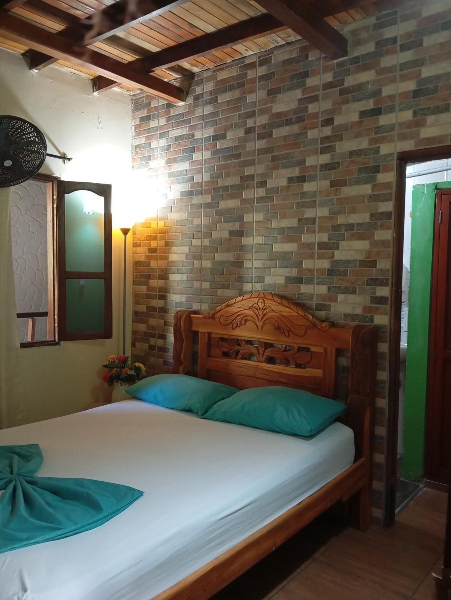 Hostal Los Wichos Минка Екстериор снимка